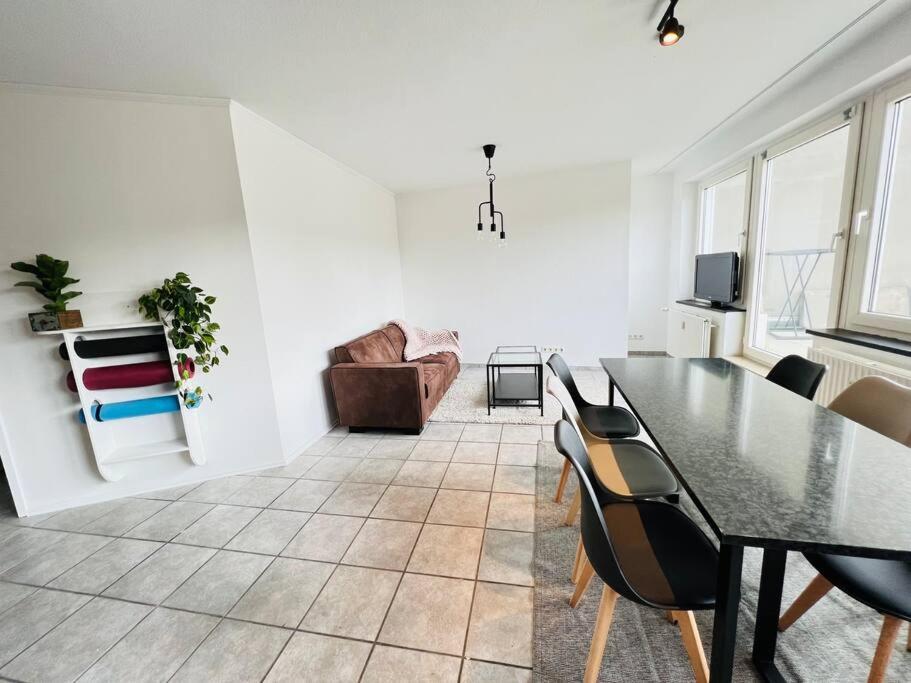 Zentrales Grosszuegiges Apartment Mit Dachterrasse! Bochum Buitenkant foto